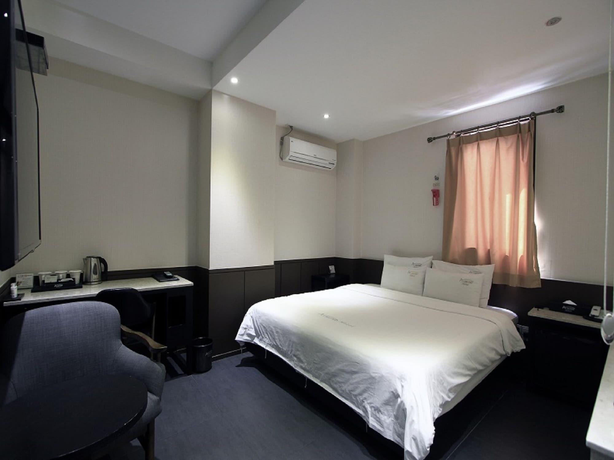 Almond Hotel Busan Station Екстер'єр фото