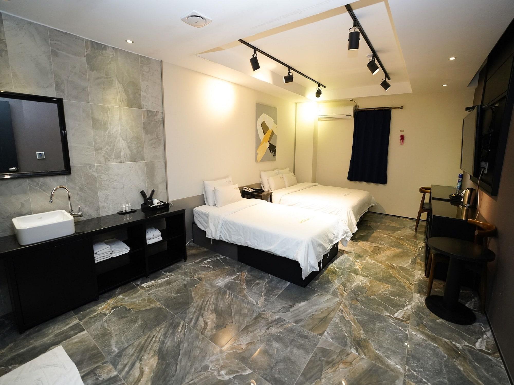 Almond Hotel Busan Station Екстер'єр фото
