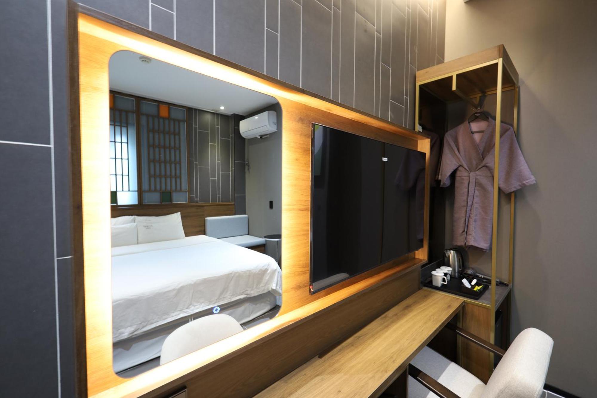 Almond Hotel Busan Station Екстер'єр фото
