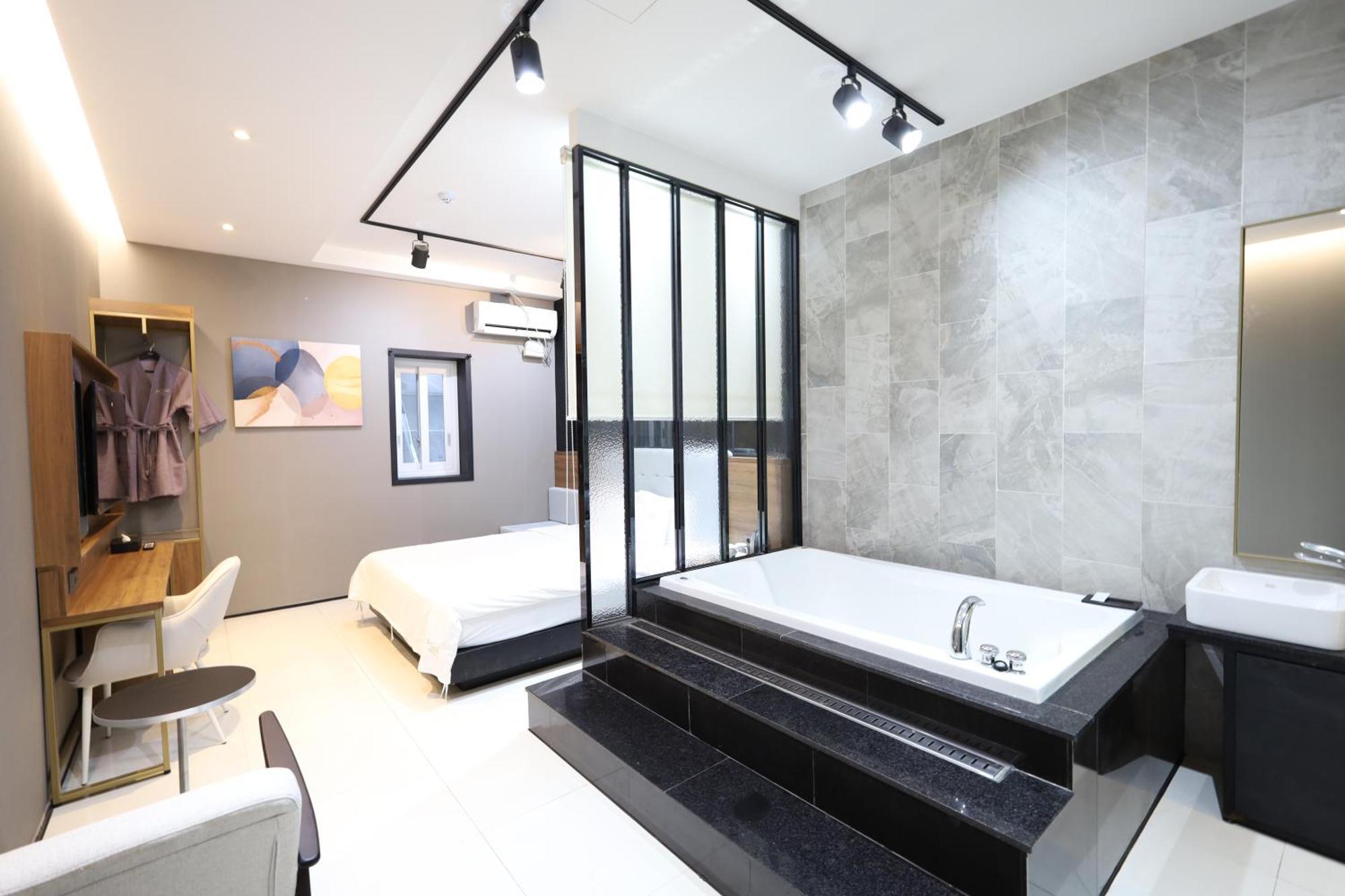 Almond Hotel Busan Station Екстер'єр фото