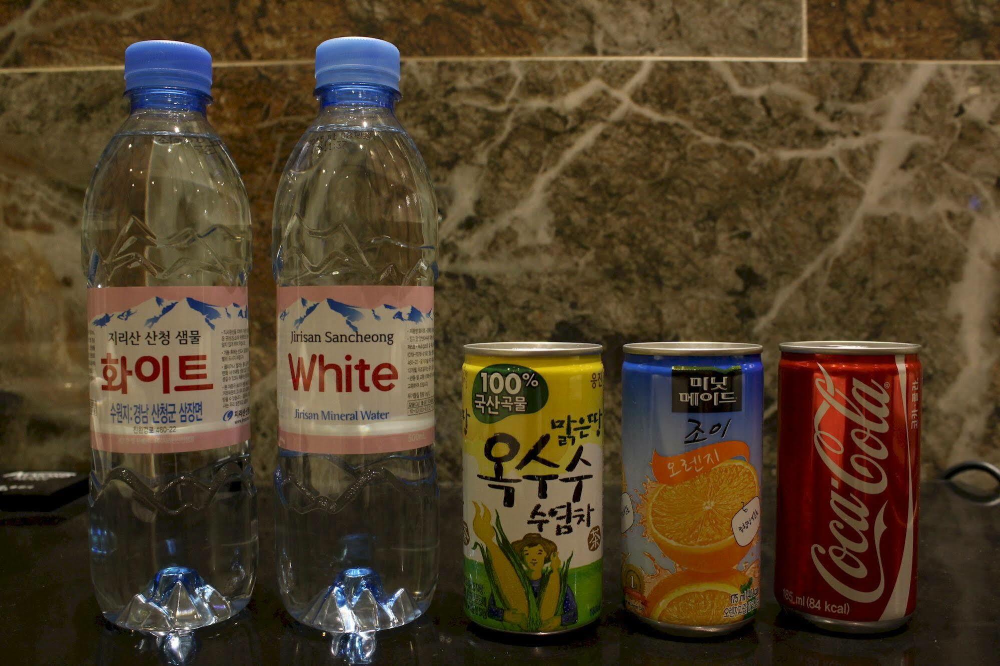 Almond Hotel Busan Station Екстер'єр фото