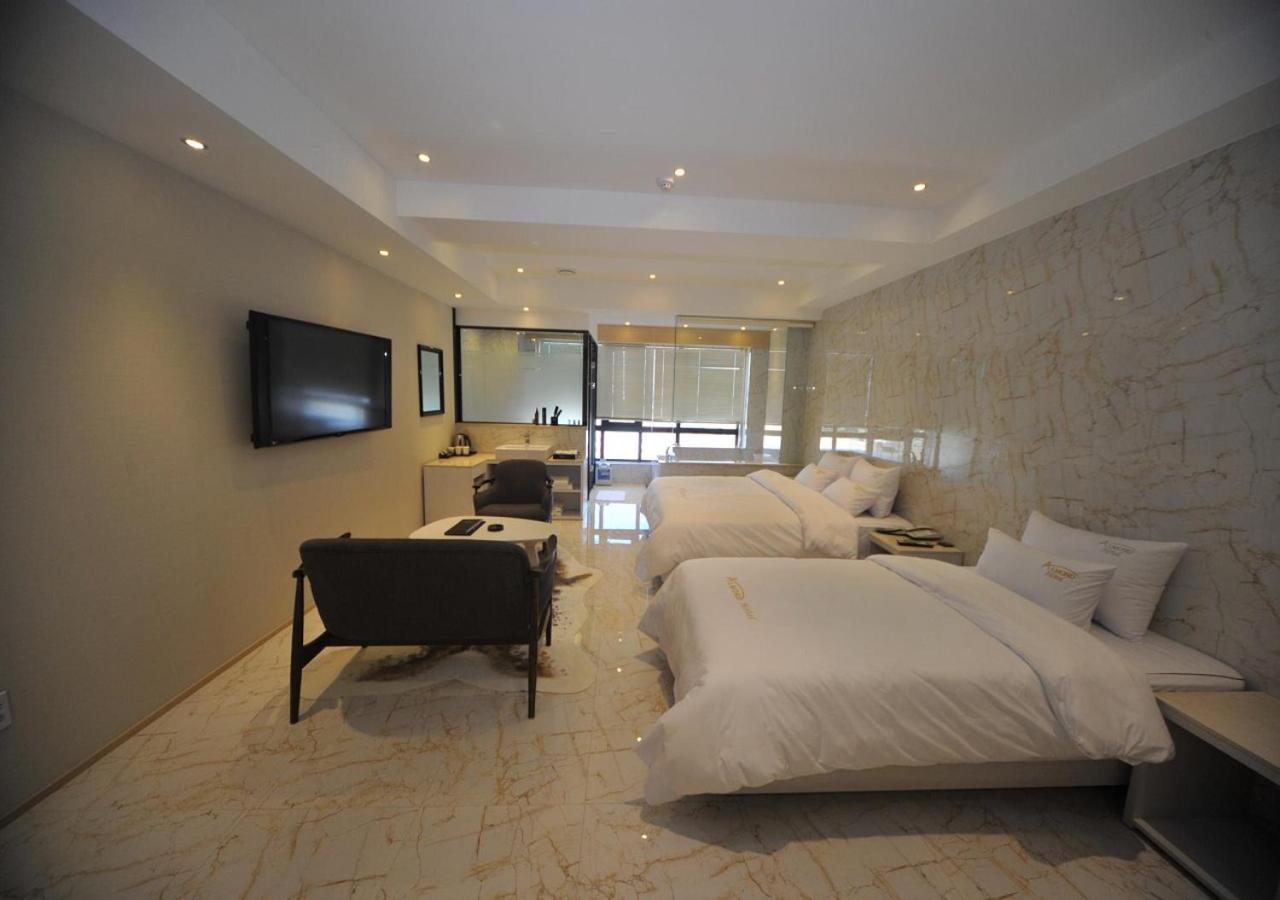 Almond Hotel Busan Station Екстер'єр фото